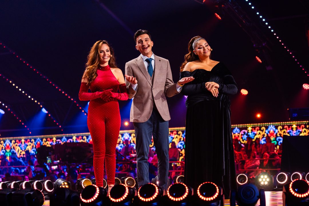 Gaia Cauchi, Keane Cutajar y Destiny Chukunyere, presentadores del Festival de Eurovisión Junior 2026 | Imagen: Corinne Cumming - EBU