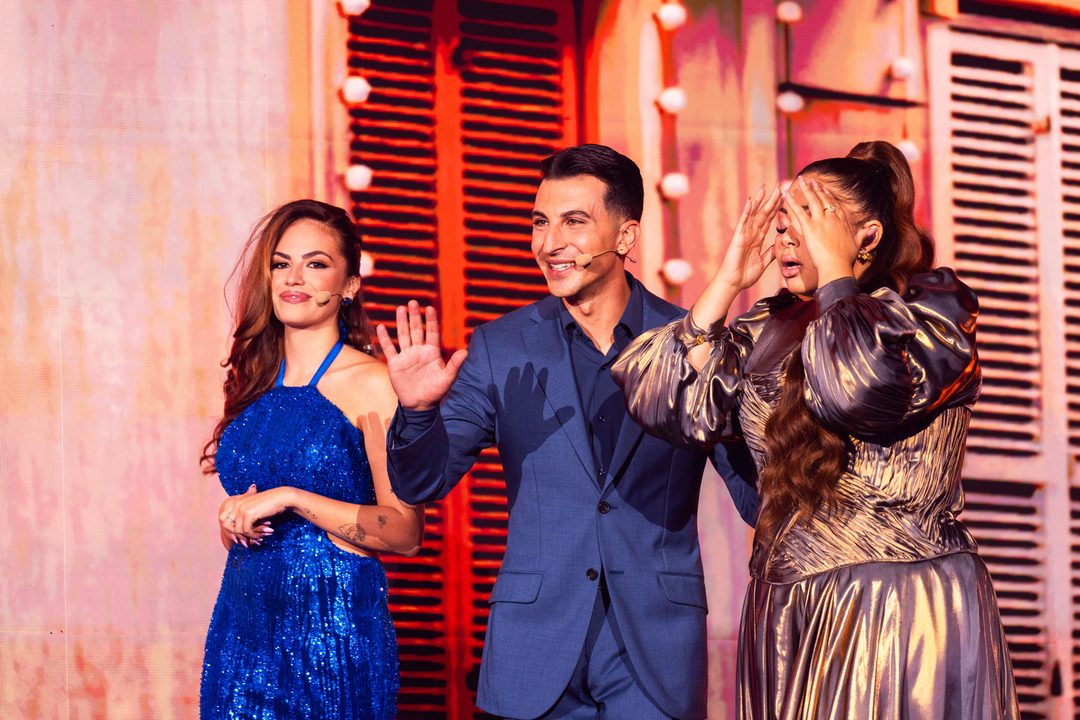 Gaia Cauchi, Keane Cutajar y Destiny Chukunyere, presentadores del Festival de Eurovisión Junior 2026 | Imagen: Corinne Cumming - EBU