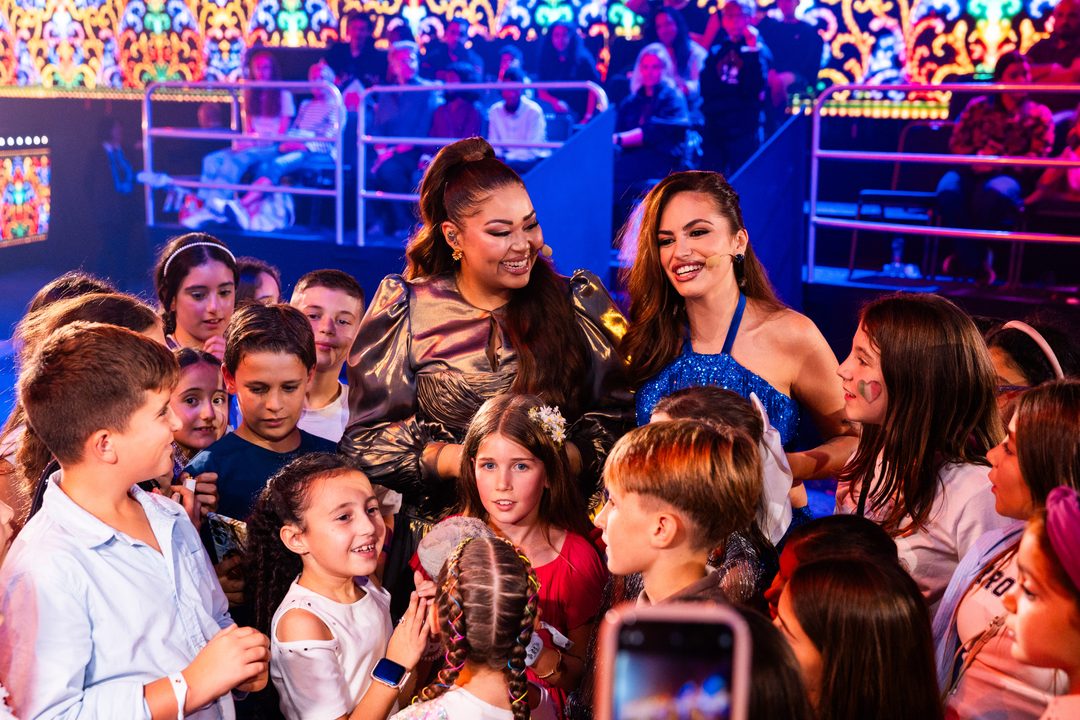 Gaia Cauchi y Destiny Chukunyere, presentadoras del Festival de Eurovisión Junior 2026 | Imagen: Corinne Cumming - EBU