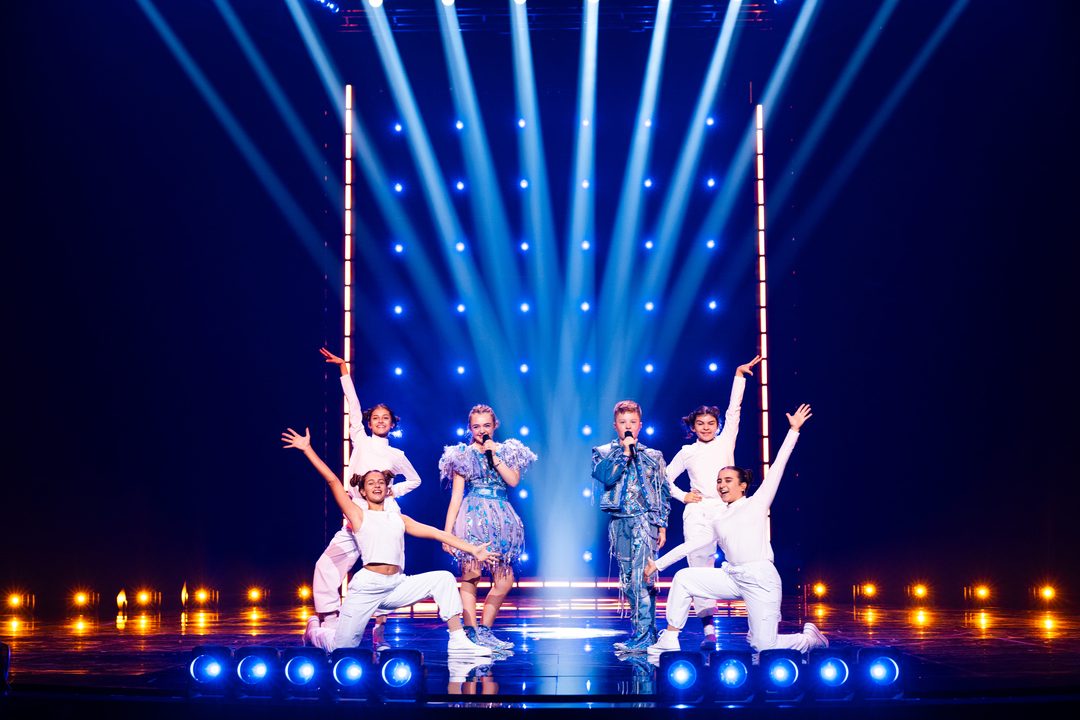 Caleb Kirwan & Naomi Gribben (Irlanda) en su primer ensayo individual en el Festival de Eurovisión Junior 2026 | Imagen: Corinne Cumming - EBU