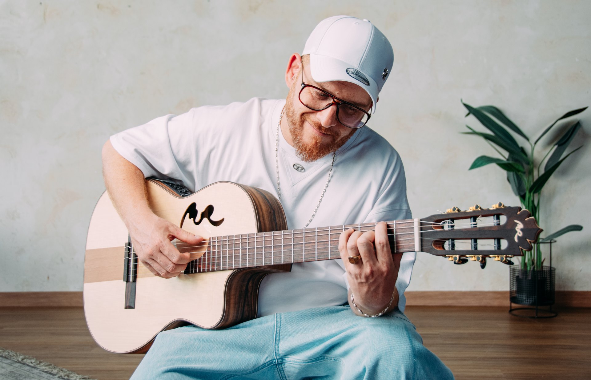 Javi Medina, en una imagen promocional de «Gato Blanco» | Imagen: Leyre Photo - Universal Music Spain