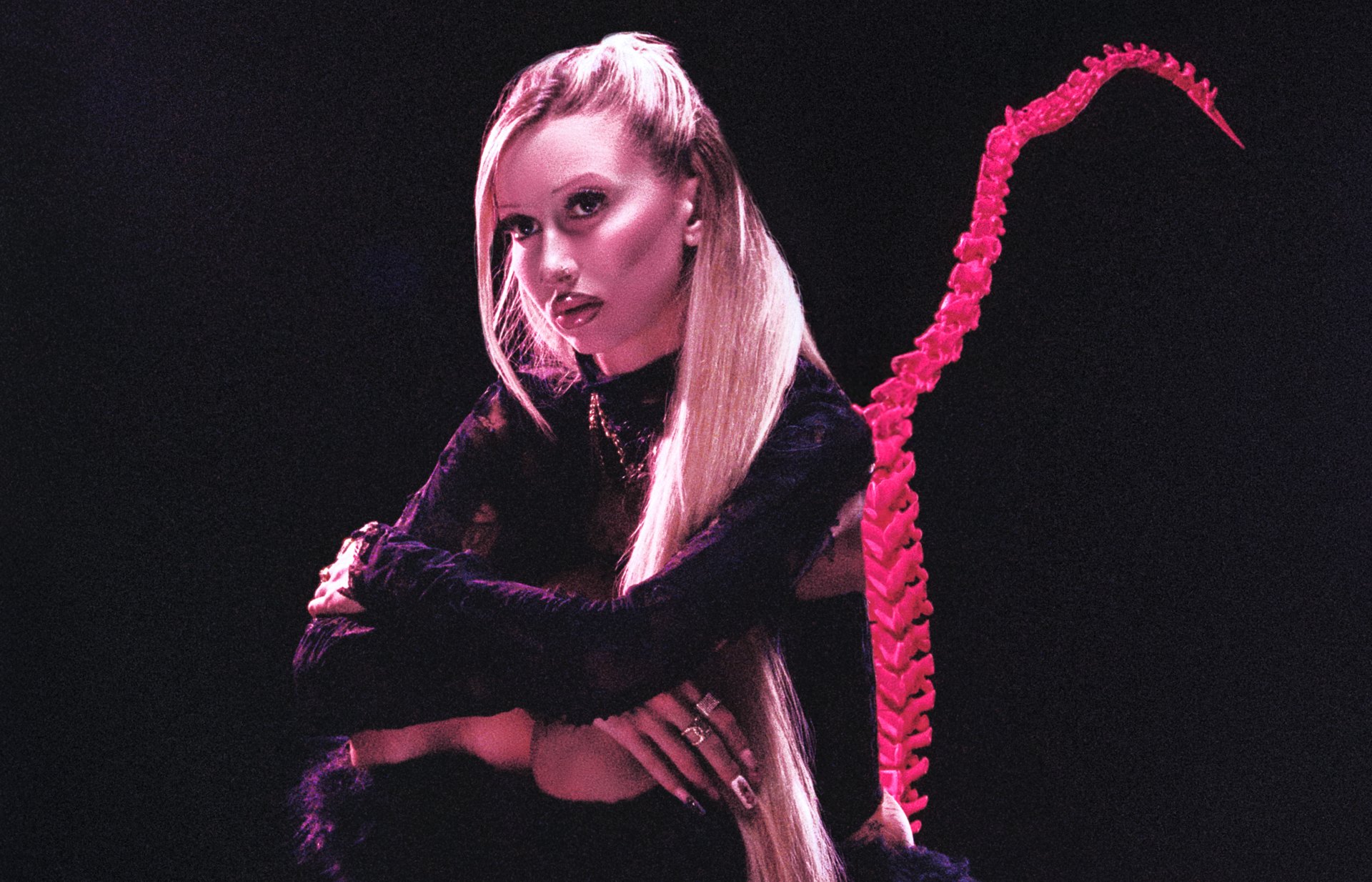 Metrika, en una imagen promocional de «LA ORDEN» | Imagen: Universal Music Spain