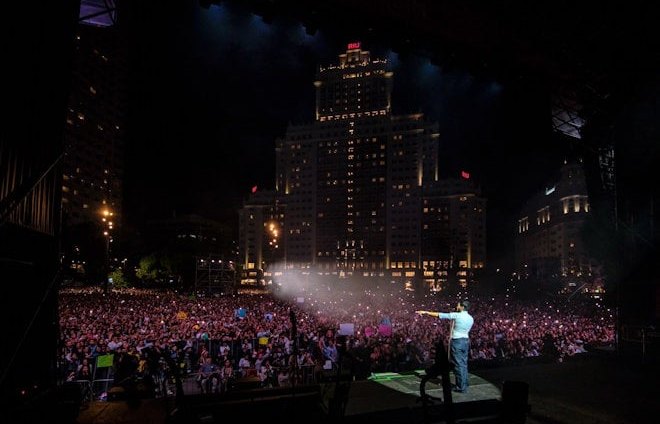 Sebastián Yatra, durante su concierto en las Fiestas de la Hispanidad de Madrid | Imagen: GTS Spain